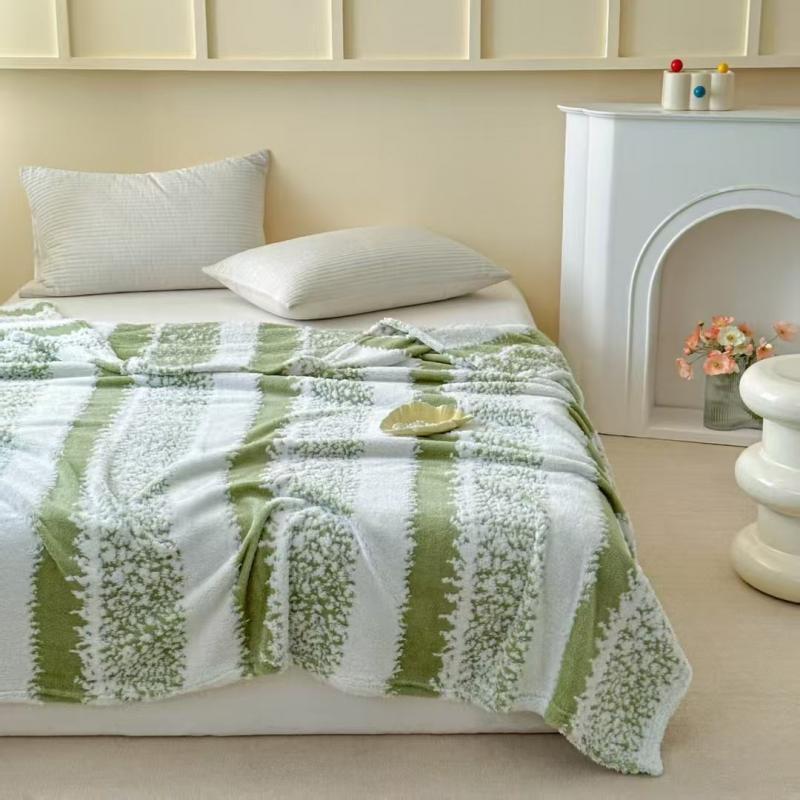 Snowflake Striped Wool Throw Blanket Soft and Warm for All Season Use Sofa Cover Plush Office Nap Blanket Skin Friendly Home Decoration