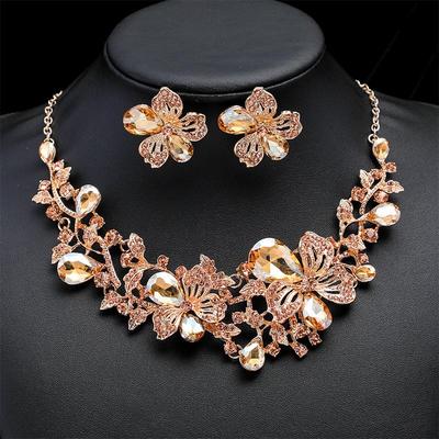 Conjunto de Collar y Pendientes Statement Europeo y Americano - Moda para Mujer Cadena de Aleación y Accesorios Nupciales Florales