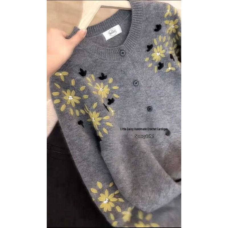 

Chic Hand-Crocheted Daisy Winter Suit Set for Women - 2025 Gentle Style Cardigan Outerwear 3XL (Recommended 70-80 kg)