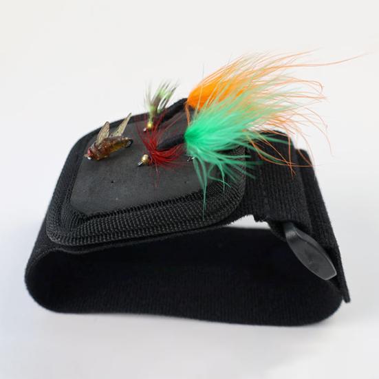 

2 шт., рыболовный крючок, держатель для приманки, наручный браслет, регулируемая застежка, органайзер для рыболовной приманки, фиксирующая губка, ремешок на запястье, аксессуар для рыбалки на открытом воздухе чёрный