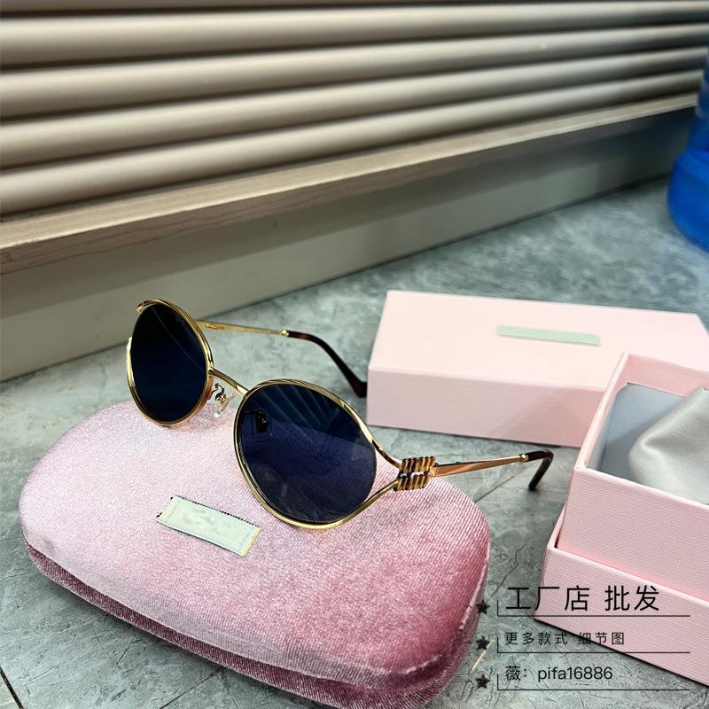 

Солнцезащитные очки UV400 Ретро Овальные Европейская и Американская Мода для Мужчин и Женщин Gold Frame Gradient Pink (No Box)