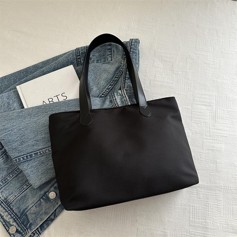 2025 New Fashion Versatile Shopping Bag Large Capacity Handbag Travel Storage Bag Light Commuter Tote Women's Bag