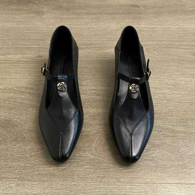 

Versatile one-word buckle hollow single shoes women s 2025 spring new retro camellia thick heel commuter Mary Jane shoes 40