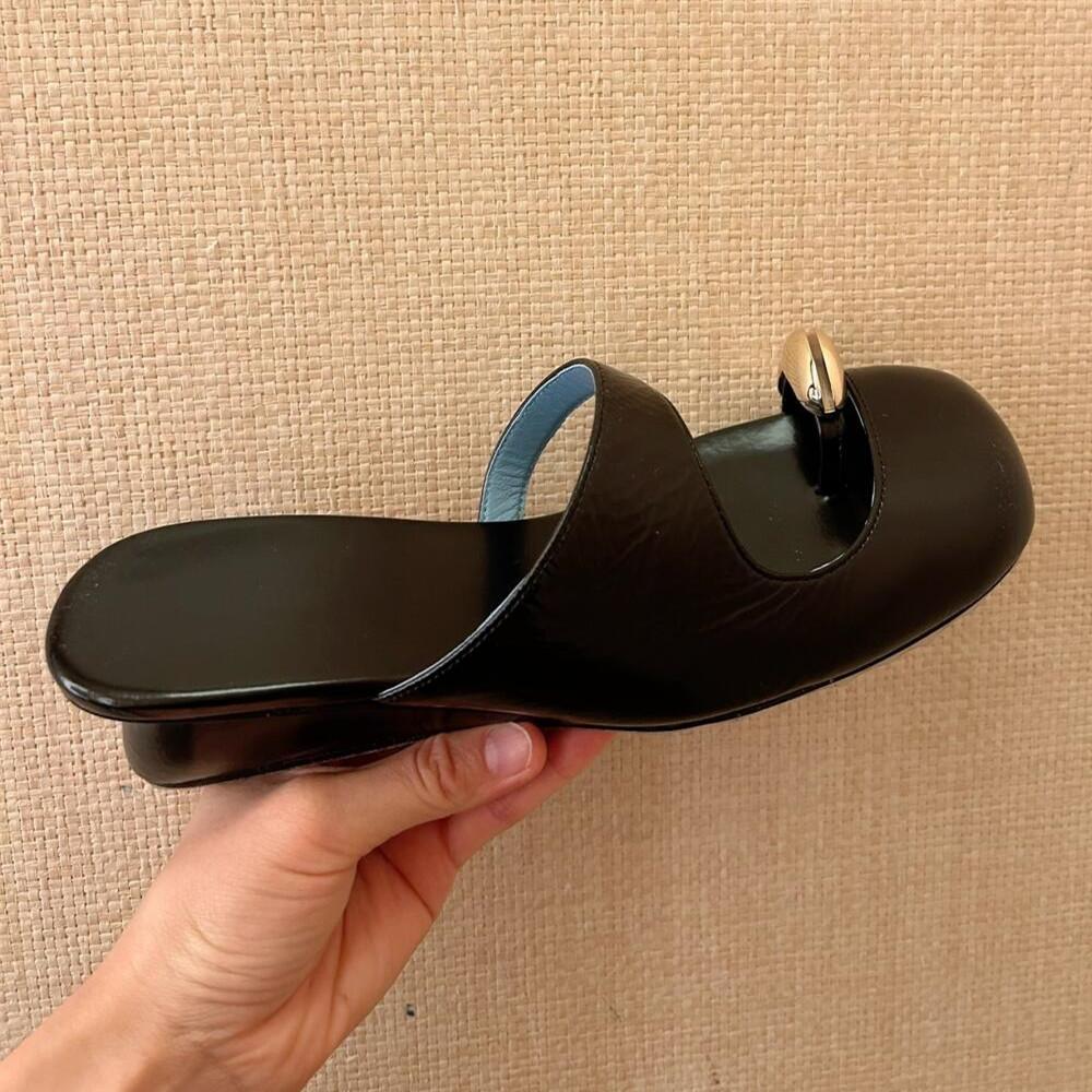 Női Kerek Orrú Papucs Női Üreges Fém Orrésszel Ékek Félpapucsok Női Valódi Bőr Mules Strand Alkalmi Cipők