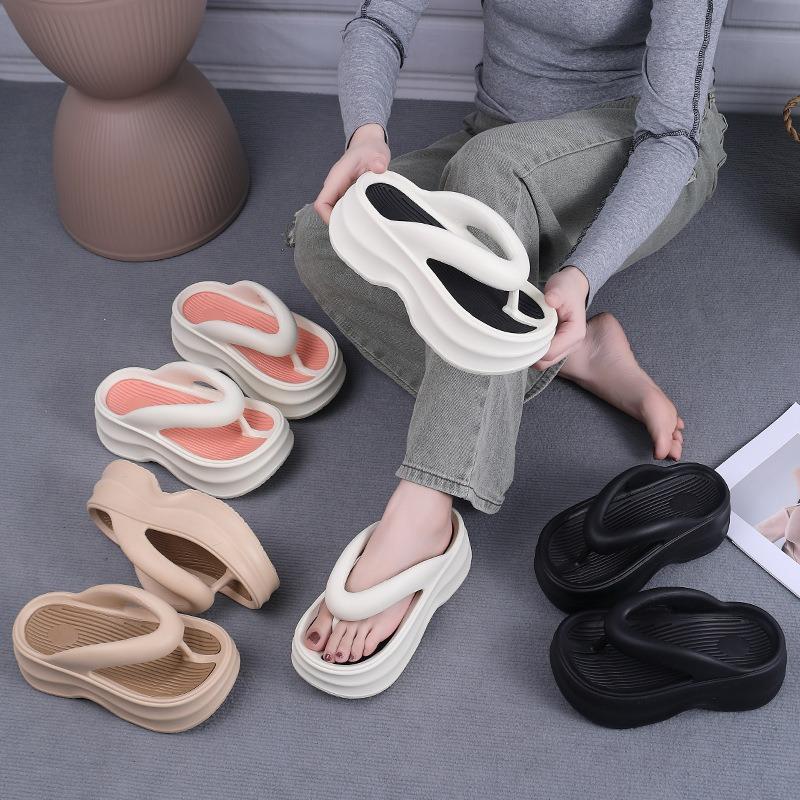 Flip-flops Women Wear Fashionable Seaside Beach Pinch Feet Cool Slippers Heightened Thick Bottom