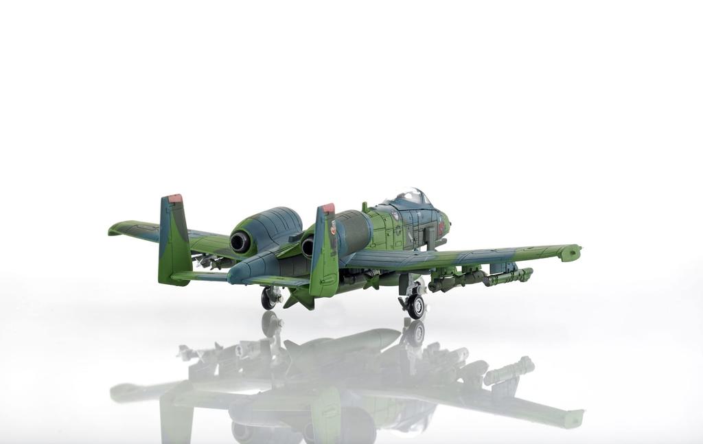 Aviation Fighters Thunderbolt II 353rd TFS Panthers BUNS Finished Model 1/144 A-10A MB79-0096/HONEY