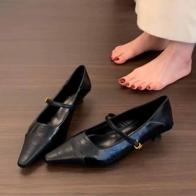 

Beautiful push! Skinny temperament cat heel pointed single shoes splicing design sense word with Mary Jane women s shoes 35 чёрный