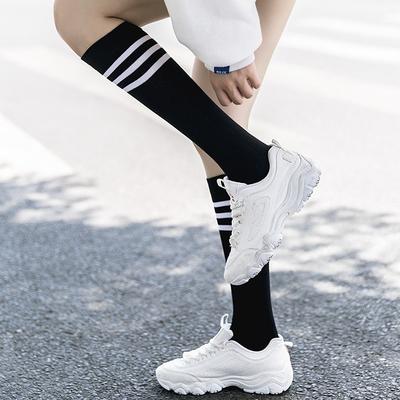 Frühlings-, Herbst- und Winter-Kniestrümpfe für Mädchen, Herbst- und Winter-Studenten-Persönlichkeit Drei-Streifen-Damenstrümpfe, Einfarbige gestreifte Socken