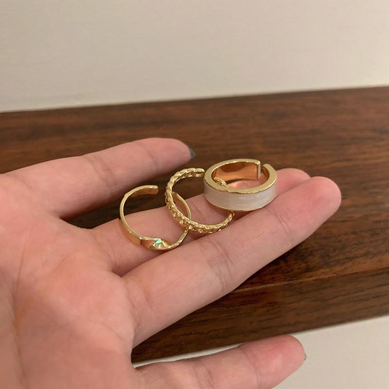 Stilvolles minimalistisches dreiteiliges Ring-Set in Kupfer mit einzigartigen geometrischen Formen für Frauen