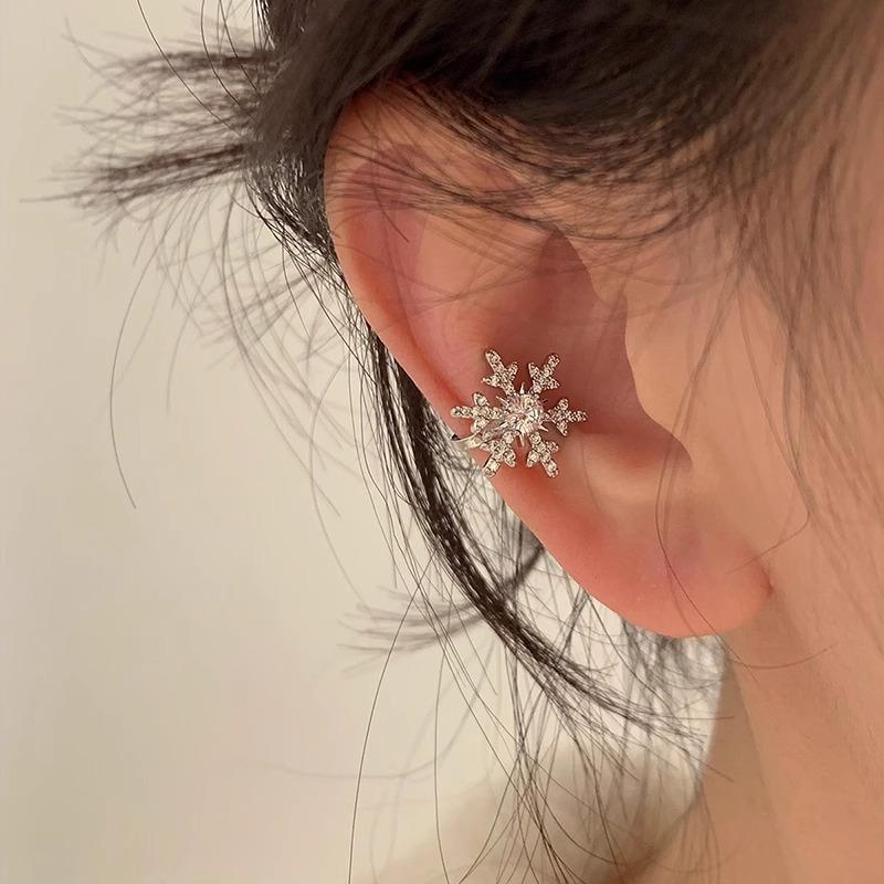 1Pair of Elegant and Exquisite Snowflake Earrings for Women, Unique Design, Simple Daily Earrings