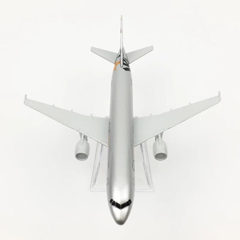 Scale Aircraft Model 16cm for Jetstar Airways Airbus A320 Simulation Airplanes Decoration Die-cast Plane Model with Bracket