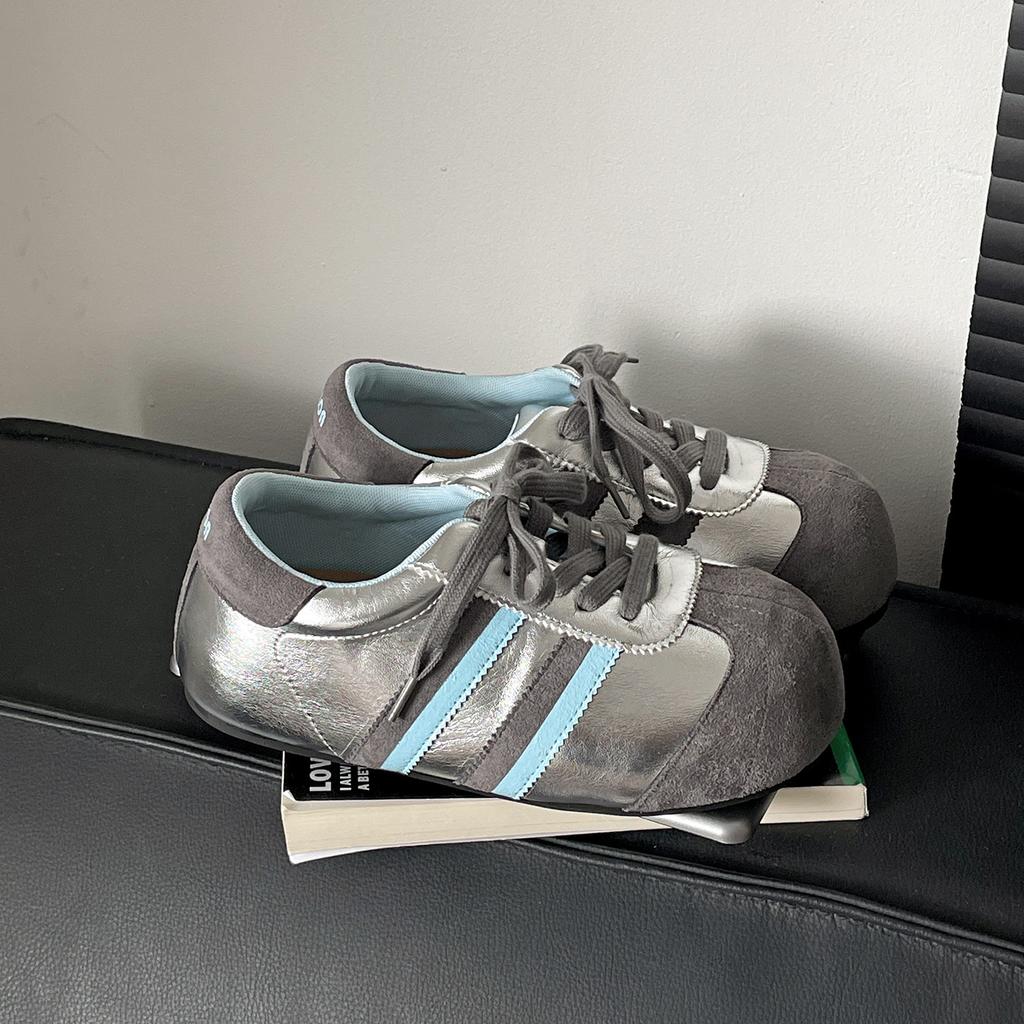 White retro versatile light flat-bottomed German training shoes women's new summer skirt soft-soled casual board shoes