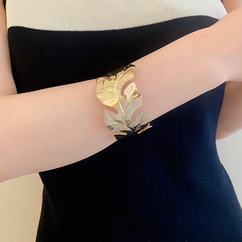 Trendiger grenzüberschreitender europäisch-amerikanischer offener Armreif: Nischen-Design-Armband mit Persönlichkeit und Stil