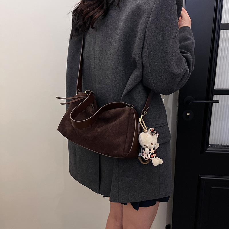 

Ретро мода сумка под мышкой женская 2025 осень и зима новая трендовая сумка-подушка большая вместимость нишевая повседневная на плечо сумка-мессенджер single bag