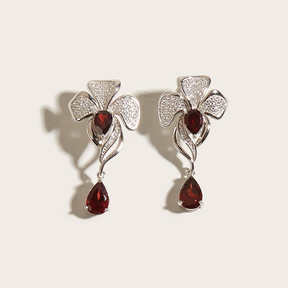 Wunderschönes Blumendesign Natürlicher Granat gepaart mit weißem Zirkon Damen Ring Ohrringe Schmuckset 925 Silber Jubiläumsgeschenk