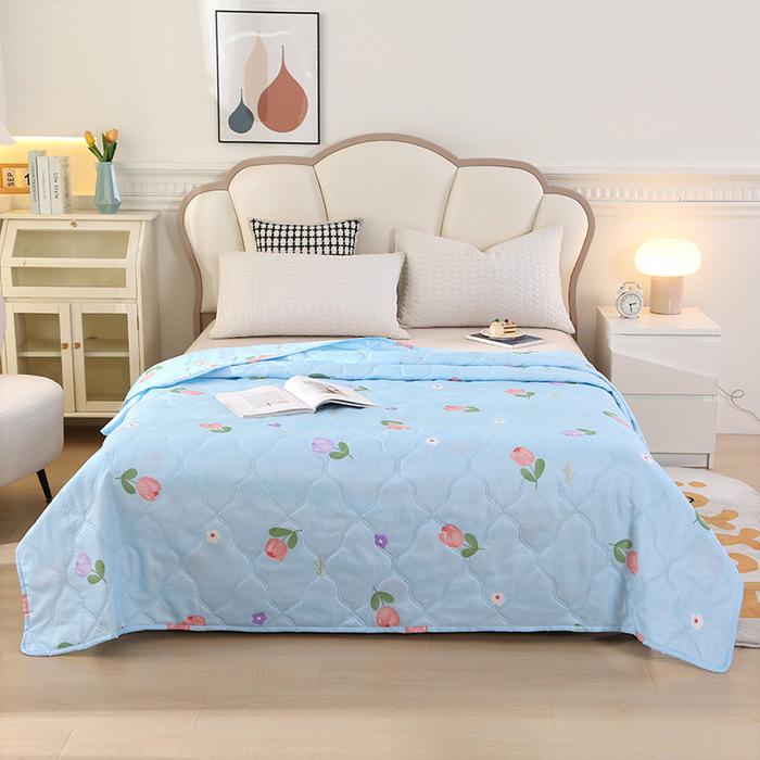 Ultrasonic Embossed Diamond Velvet Summer Quilt – Lightweight and Cool Gift Quilt