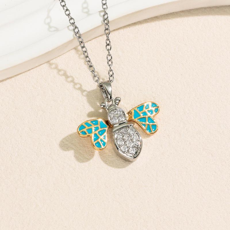 Multicolor Little Bee Pendant Necklace: European & American Style, Simple Oriental Pastoral Design for Women