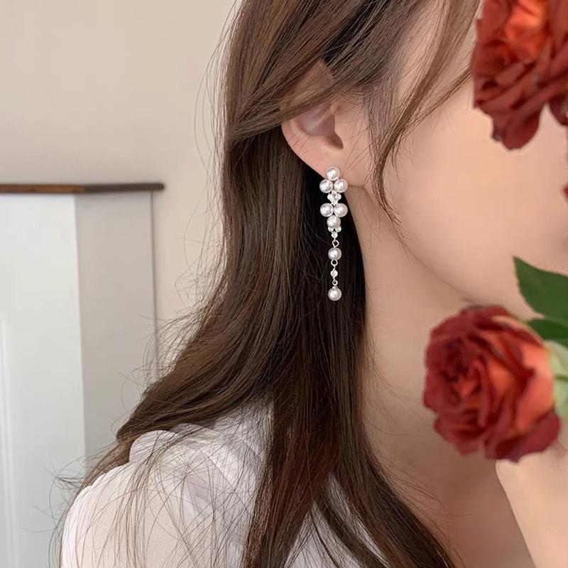 Celebrity temperament Long pearl ear clips without ear piercings Gentle and elegant fringed earrings Fashion light luxury Mosquito coil ears