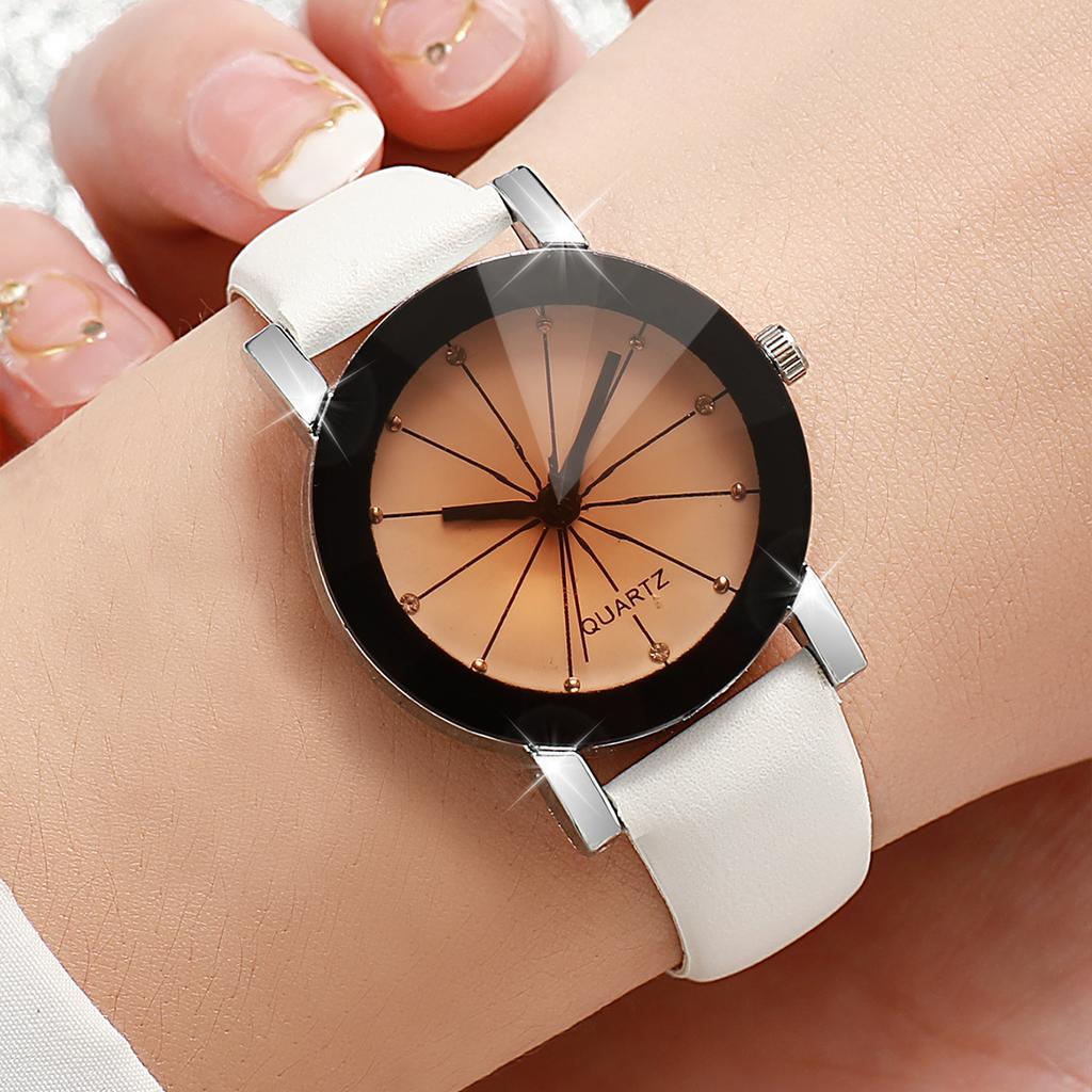 Black White 2pcs/Set Fashionable Round Shape Women's Leather Quartz Watch