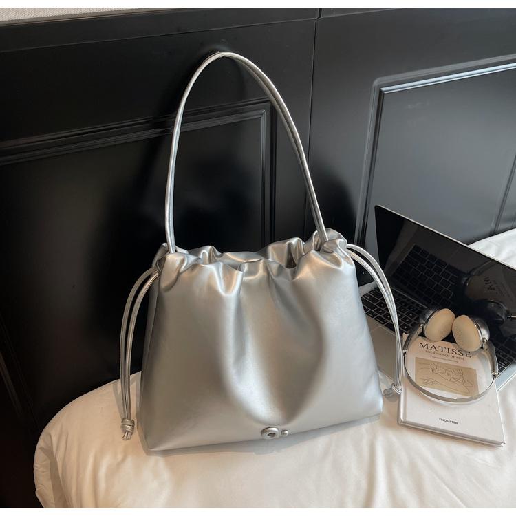 Summer New French Casual Cream Wind Oil Wax Leather Underarm Tote Bag Women's Texture Commuter Simple Shoulder Bag