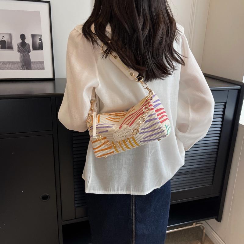 Fashion Chain Bag Women's New Fashion Versatile Shoulder Pillow Bag Commuter Messenger Bag