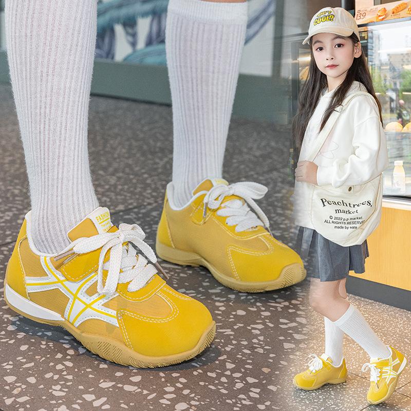 New spring and autumn styles of children's athletic shoes: breathable, soft-soled running shoes for girls, and trendy red and yellow casual shoes for