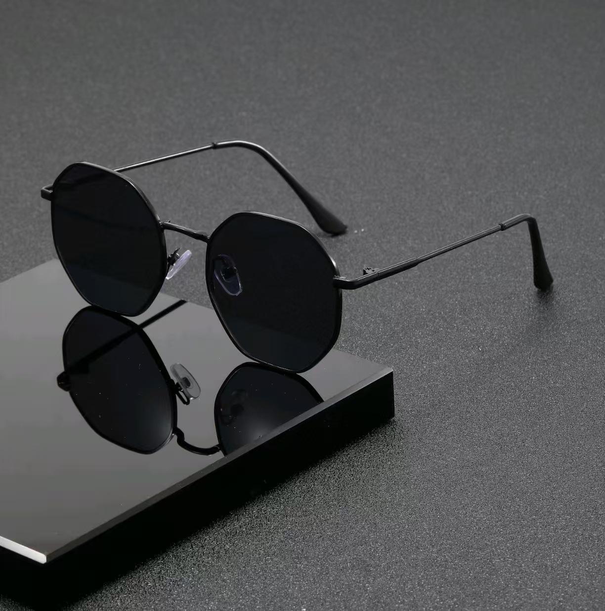 Retro Polygonal Sunglasses for Trendy Streetwear Fashion