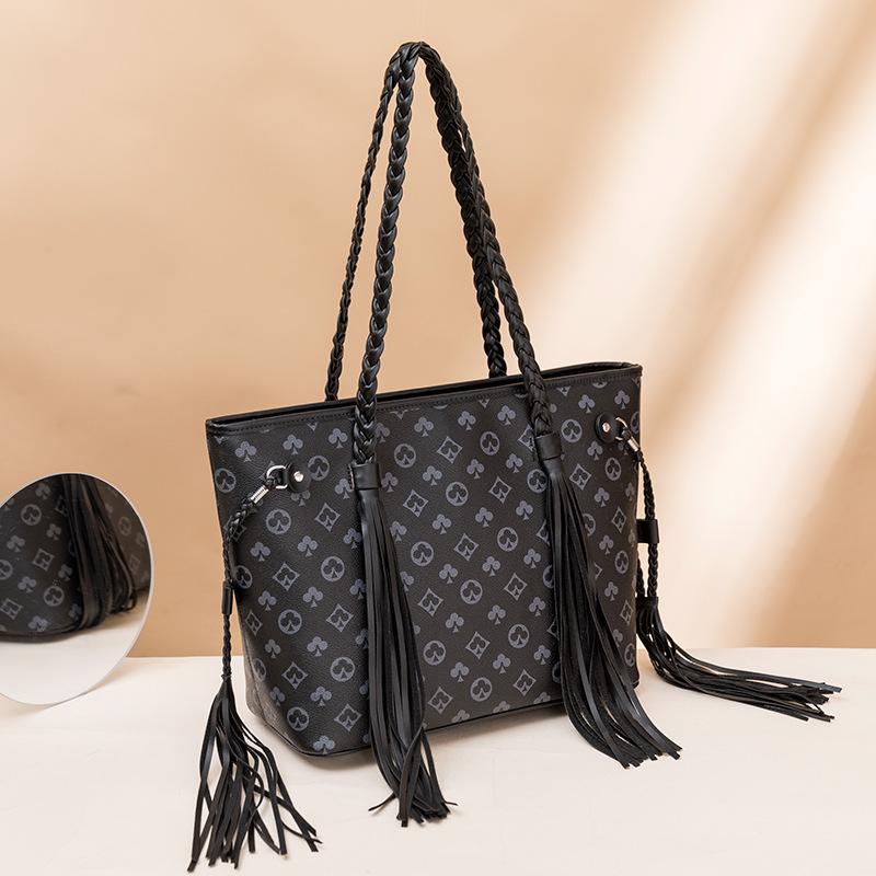 

Retro women s bags, large-capacity tote bags, new trendy woven portable shoulder fringed women s large bags