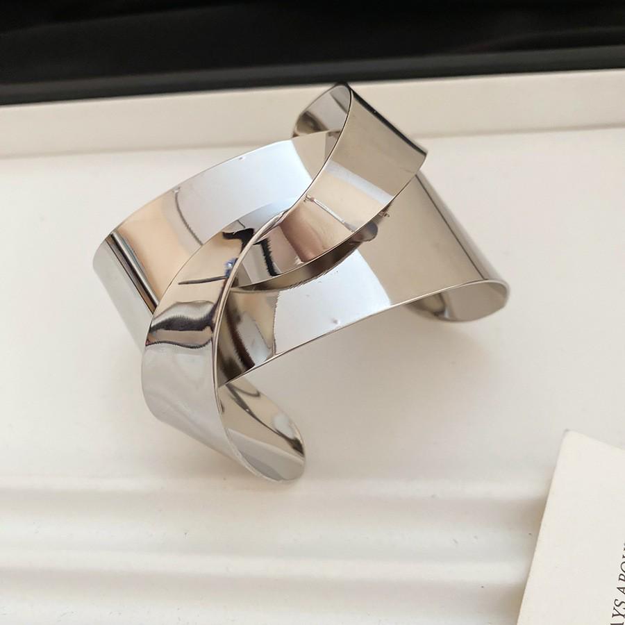 European-American Geometric Metallic Open Bangle: Simple, Versatile, Niche Design Bracelet