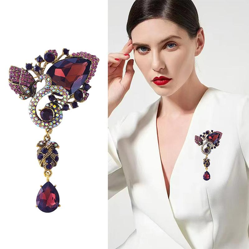 

Luxury Temperament Elegant Crystal Glass Pendant Brooch High-end Women s Blazer Accessories Corsage Anti-light Buckle