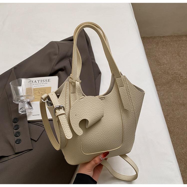 Fashion Foreign Style Portable Bucket Bag Women's New Versatile Shoulder Bag Large Capacity Simple Commuter Messenger Bag
