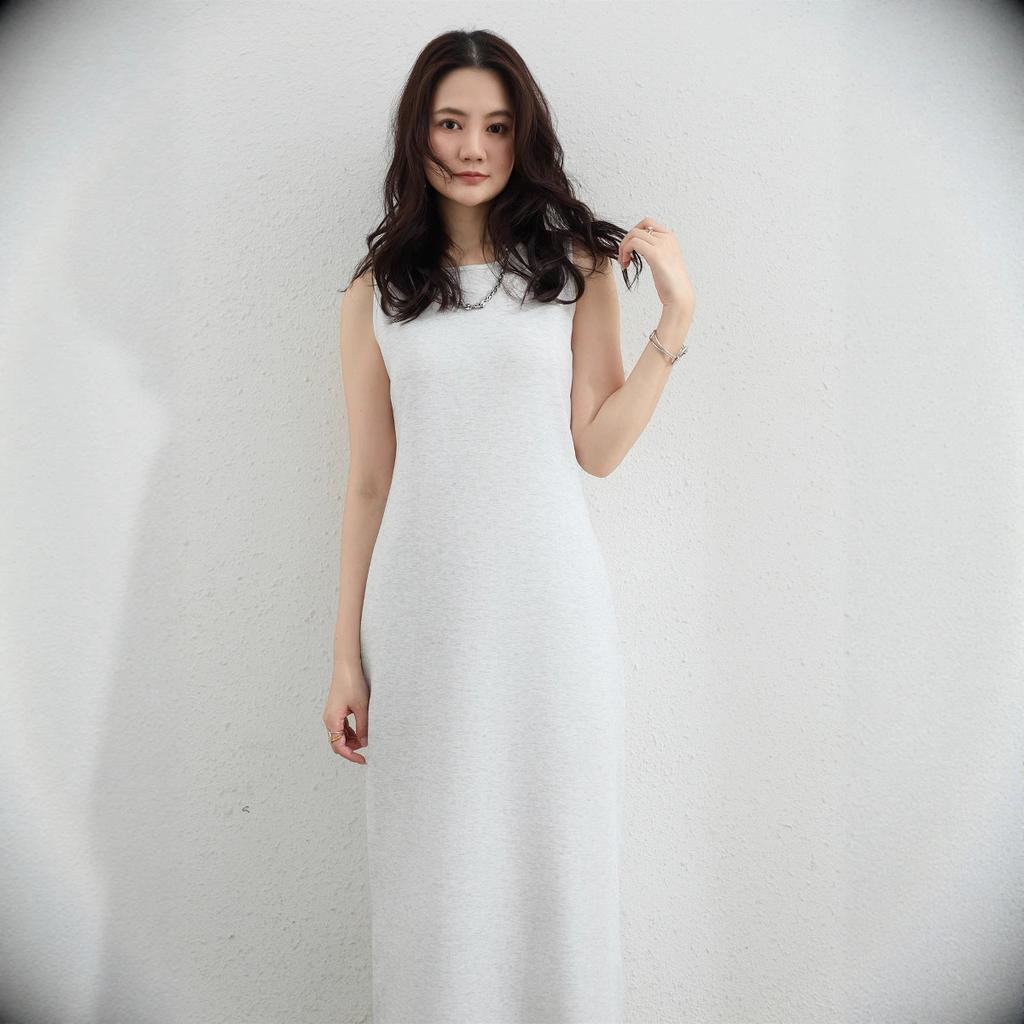 A New Japanese Summer Dress with A Knitted Base Layer for A Petite Woman, A Sleeveless Halter Dress