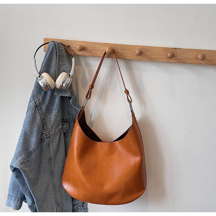 2025 New Simple Texture Casual Tote Bag Retro Large Capacity Commuter Bag Fashionable Child and Mother Bag