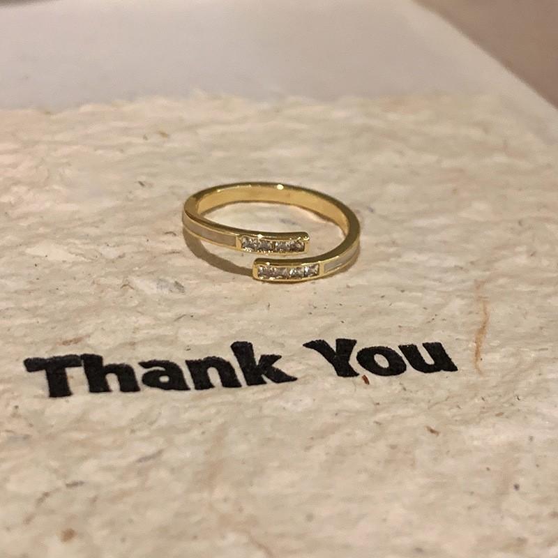 Elegant Vintage Style 18k Gold Ring For Women With Unique Geometric Design And Adjustable Fit