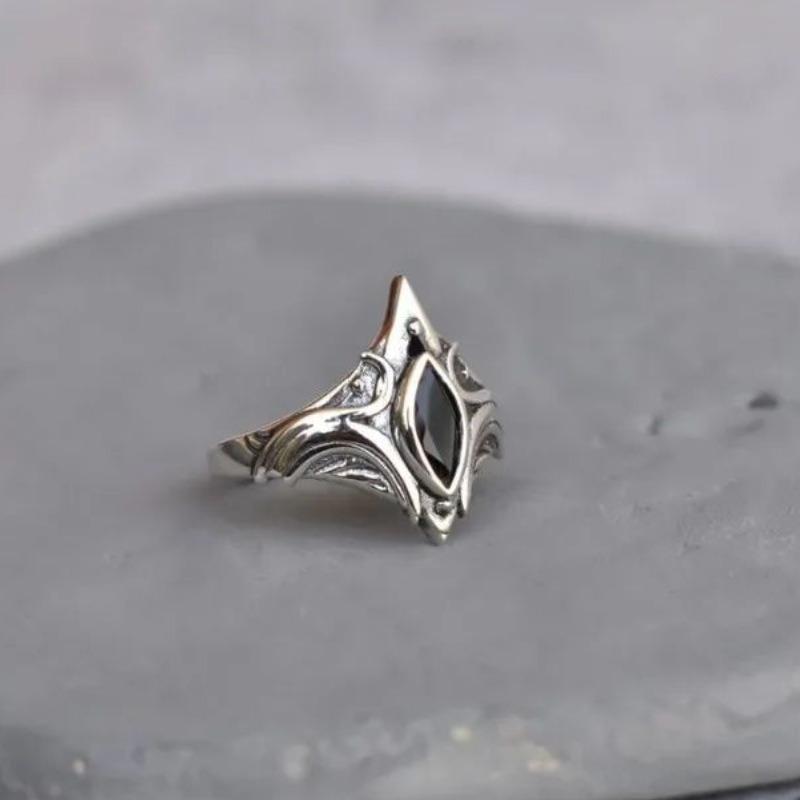 Imitation Black Gemstone Carved Ring, Retro Style Vintage Fashion Personality Trend Niche Design Finger Ring Bracelet