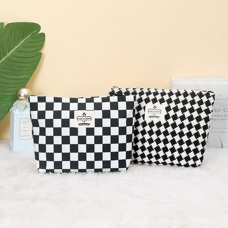 Large Capacity Makeup Bag Fashion Chessboard Grid Portable Wash Pouch Storage
