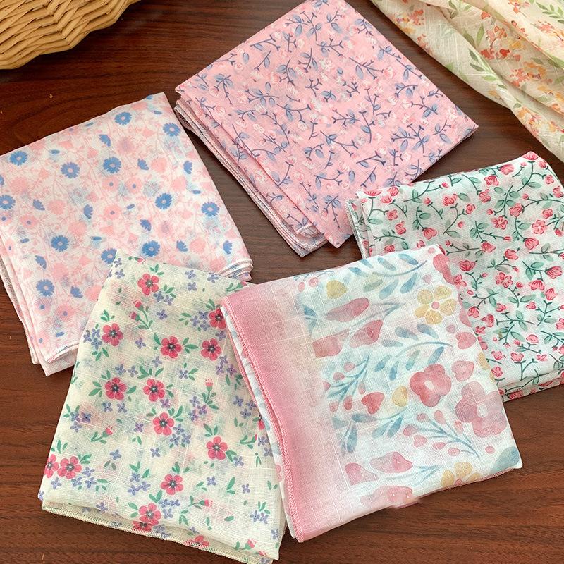 Foulard Rétro Français Pastoral Tête de Marguerite Bandana Bohème Foulard en Soie Florale Foulard Triangle Féminin Foulard de Tête Mouchoir en Coton Lin