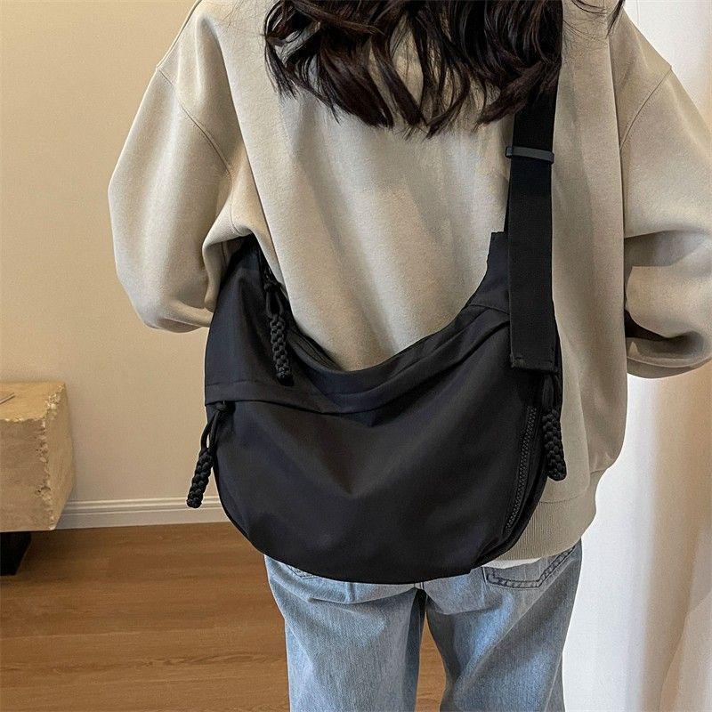 Large Capacity Casual Dumpling Crossbody Bag: Trendy Commute & Travel Shoulder Bag for Women