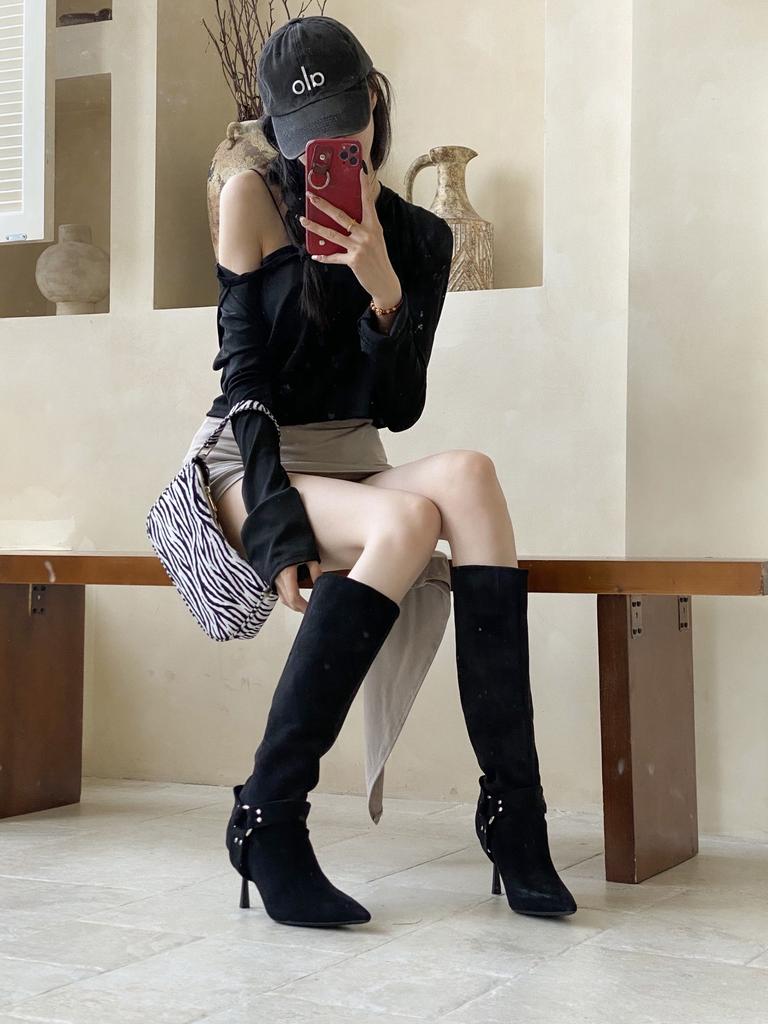 2025 nya europeiska och amerikanska mocka metallspänne tunna spetsiga tunna klackstövlar