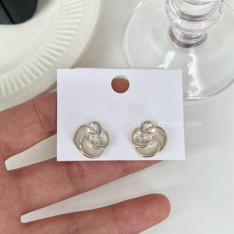 Herbst/Winter Zirkon Schmetterling Ohrstecker mit Emaille Blumen - Elegant, Vielseitig und Luxuriös für Damen