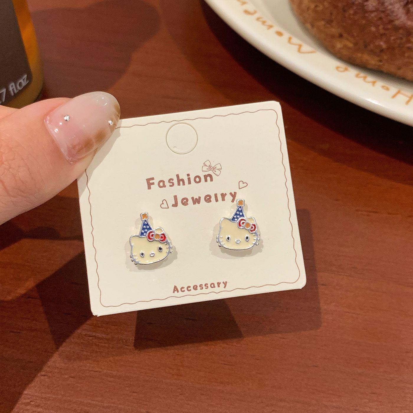 

Рождественские серьги-гвоздики с кошачьей шапкой для женщин - Серебряная игла, Милый мультяшный дизайн, Сладкие и универсальные