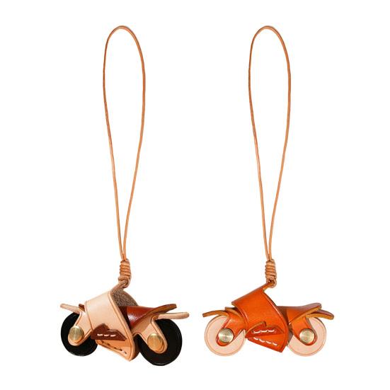 Faux Leather Motorcycle Hanging Decoration Handcrafted Retro Motorbike Keychain Handbag Backpack Christmas Tree Hanging Ornament