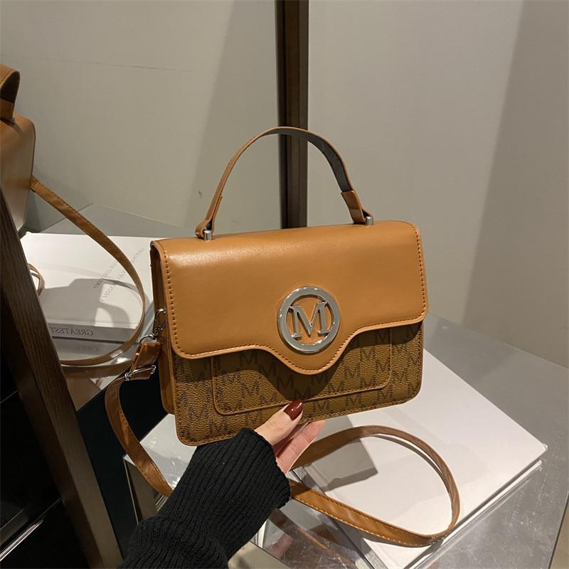 Letter Print Shoulder Bag Women Small Bag With Flap Closure For Daily Use Casual