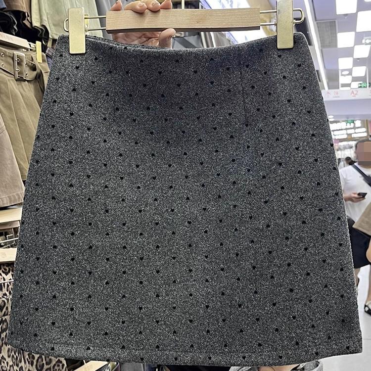 Polka Dot Woolen Skirt for Plus Size Women - Korean Style Hip-Hugging Autumn/Winter Fashion