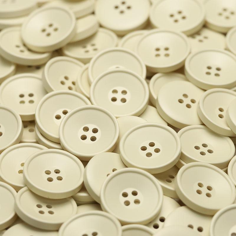 

Поставка от производителя, 5 шт., круглая пуговица из смолы с четырьмя ушками, двухсторонняя нейлоновая пуговица с загустевшей краской-спрей для пальто, пуговица для костюма, пуговица для свитера. 2 #[30mm four-eye concave ivory white]