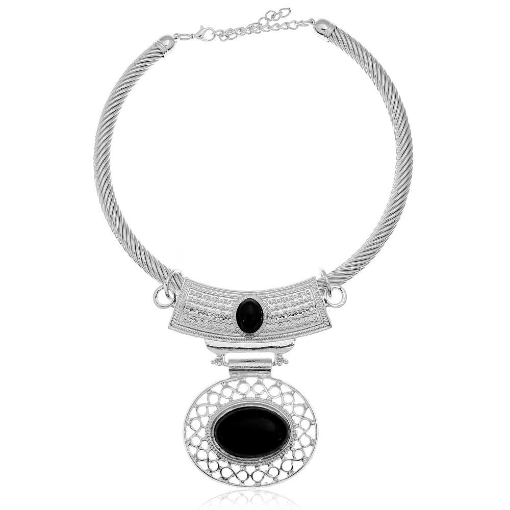 Retro Alloy Choker Necklace With Hollow Oval Pendant For Women Summer Wear