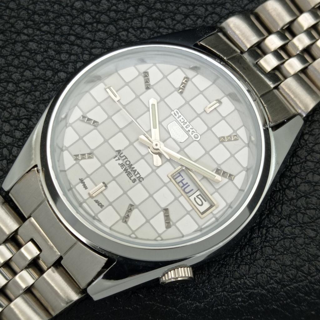 REFURBISHED AUTOMATIC SEIKO 5 MENS WATCH JAPAN MADE WHITE DIAL CUSTOM A440137-2 QV90-a440137
