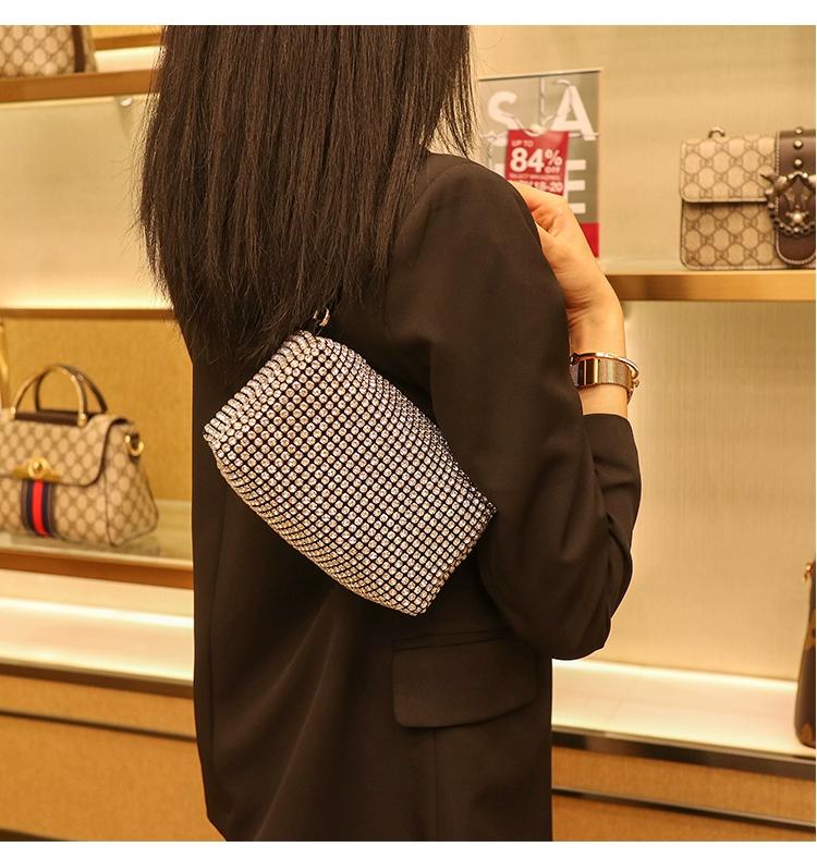 Сумка с блестящими бриллиантами — фото 11