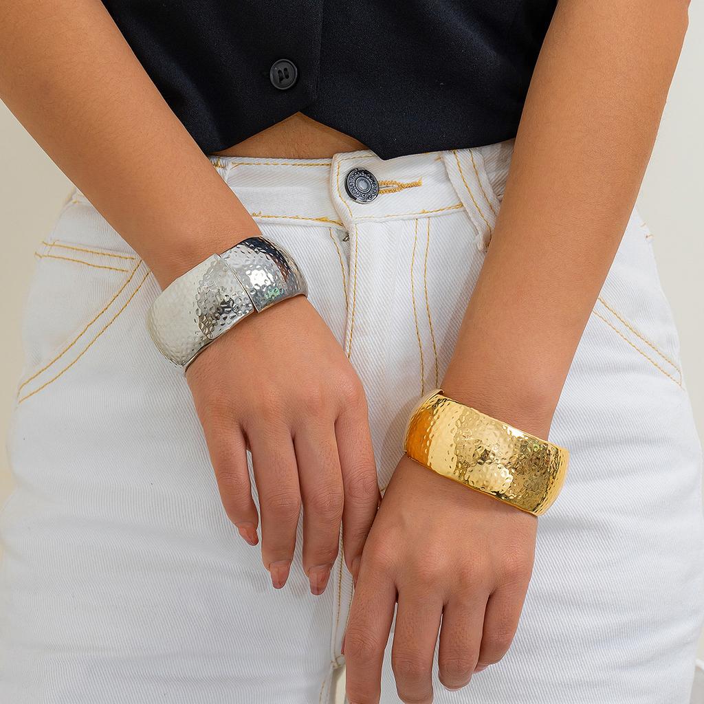 Design Sense Metal Snake Stripe Wide Bracelet Fashion Niche Texture Sense Round Ring Open Bracelet Women