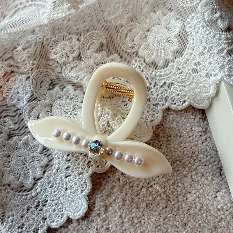 

Spring/Summer New Arrival Bow Hairpin in Cream White, Versatile Korean-Style Shark Clip, High Quality